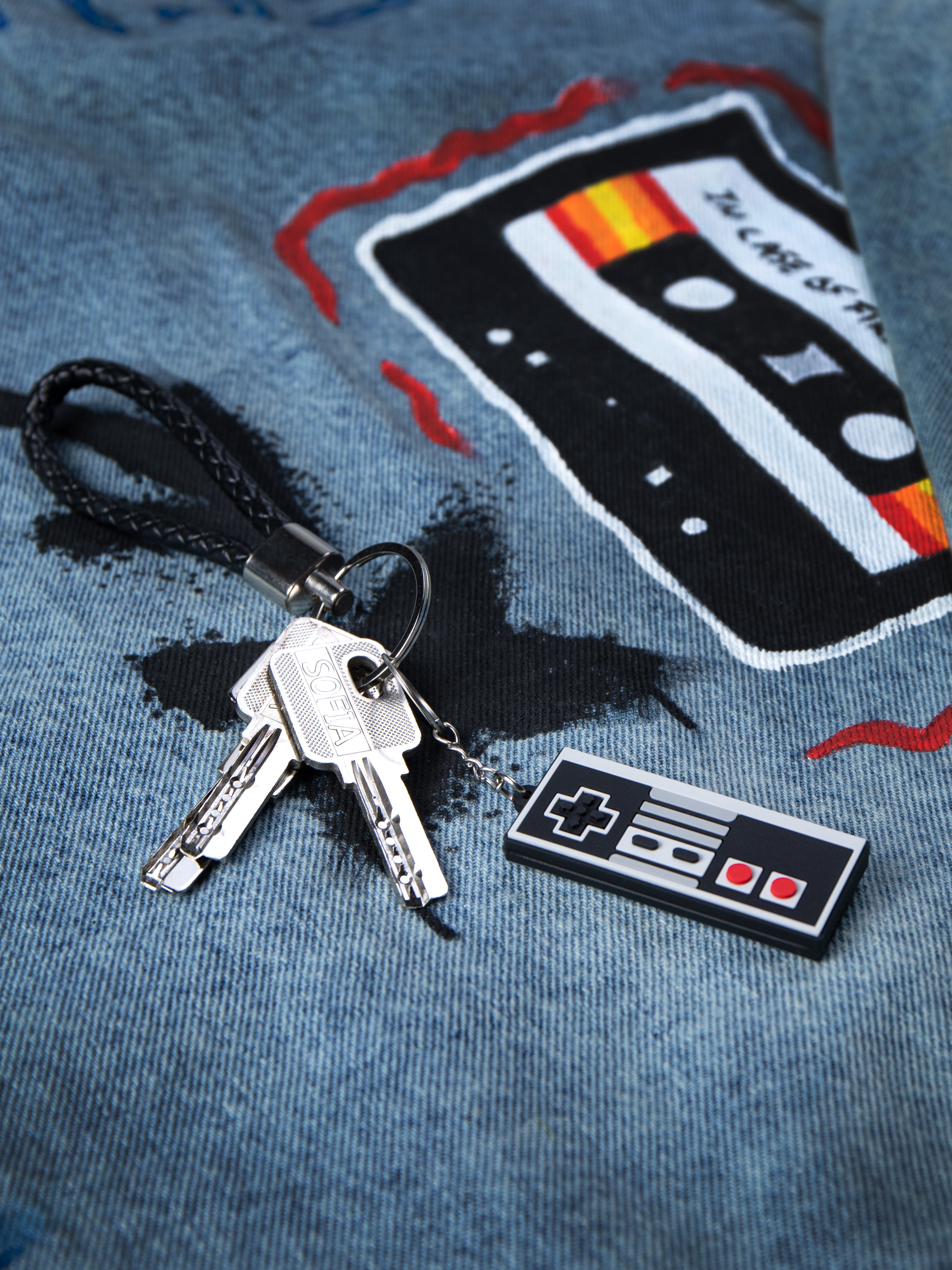 8-bit NES-style Retro Controller Keychain. Retro Gaming Keyring Gift