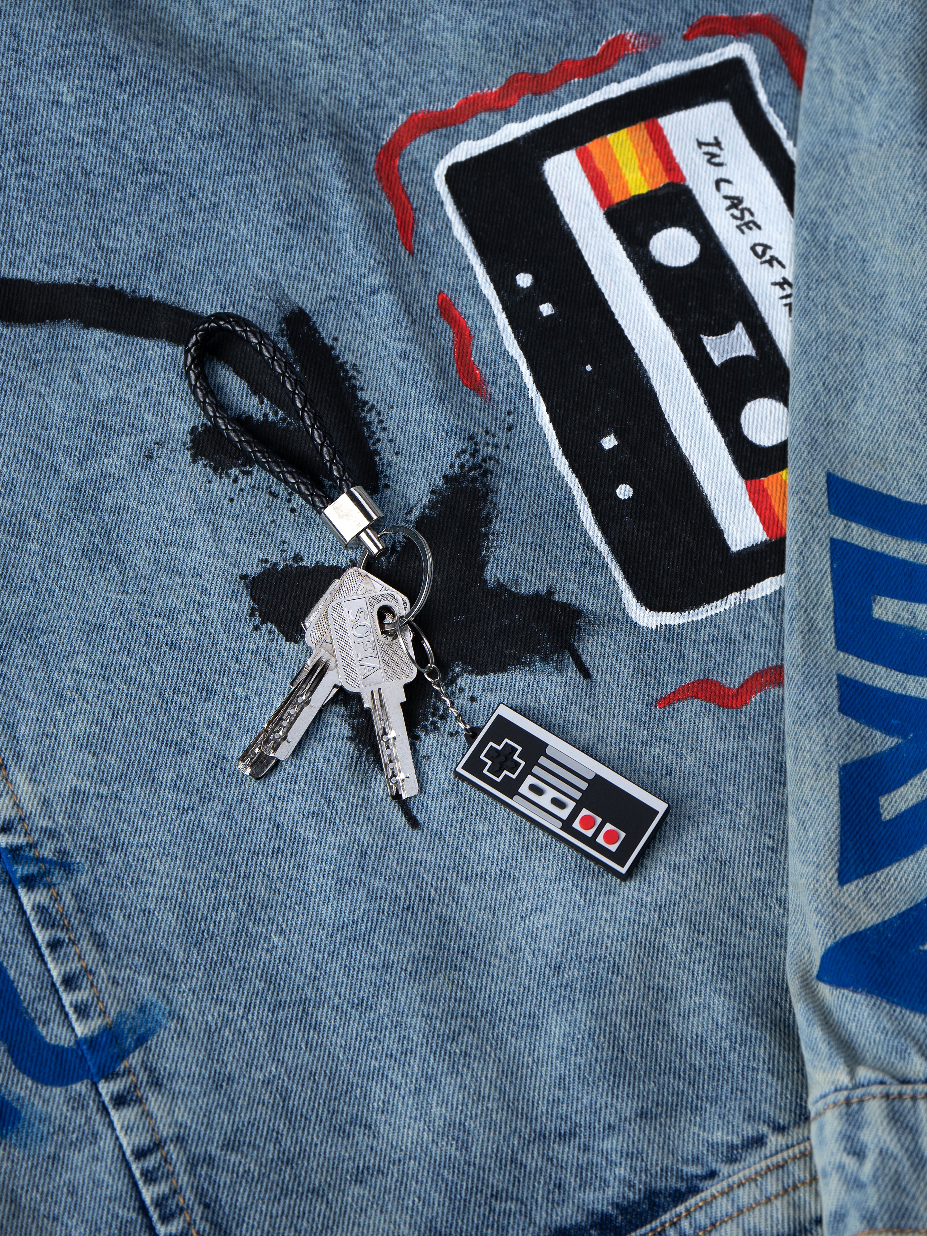 8-bit NES-style Retro Controller Keychain. Retro Gaming Keyring Gift
